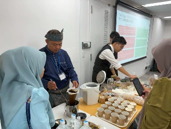 コーヒー試飲の様子